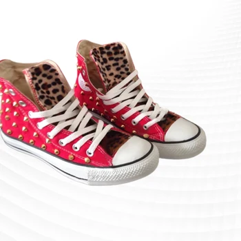 Leopard-print sapatos de lona artesanal personalizado pequeno prego rebite de sapatos confortável e casual street disparo hip-hop sapatos 35-46