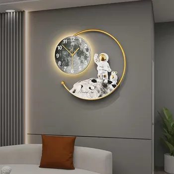 Circular Grande Relógio De Parede Para Decoração Sala De Estar Astronauta Criativo Casa Do Relógio Silenciosa Luminosos De Parede Relógio De Mecanismo De